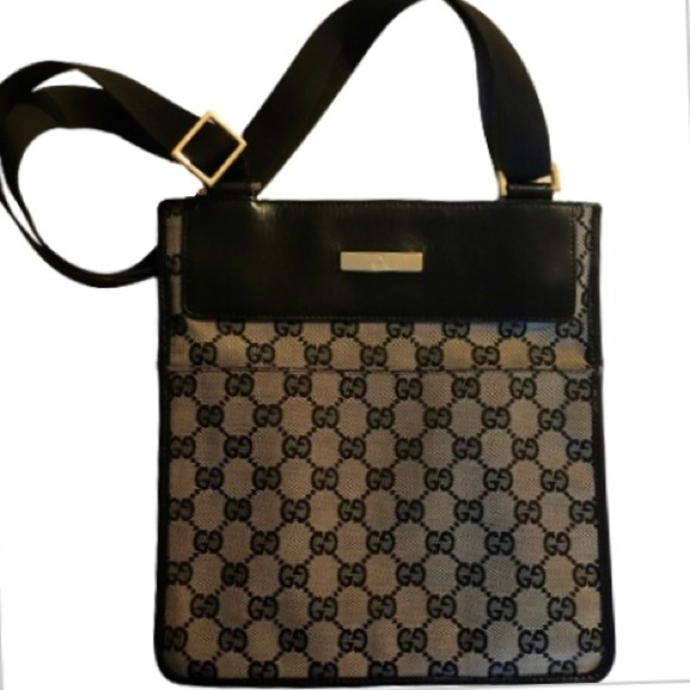 GUCCI GG Canvas Messenger Crossbody Bag
